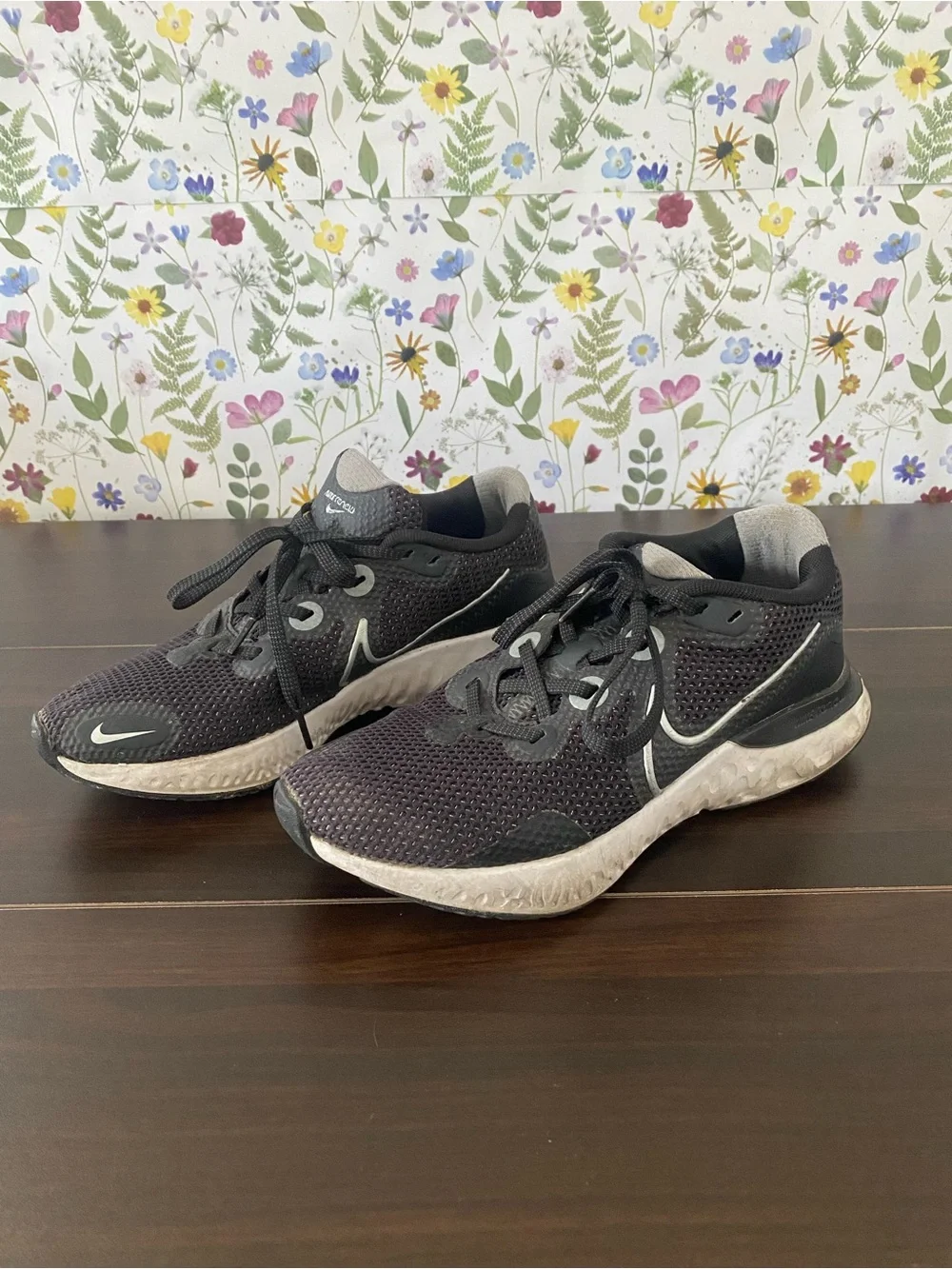 Nike Renew WMN’s Black and White Mesh Running Shoes Size 7.5